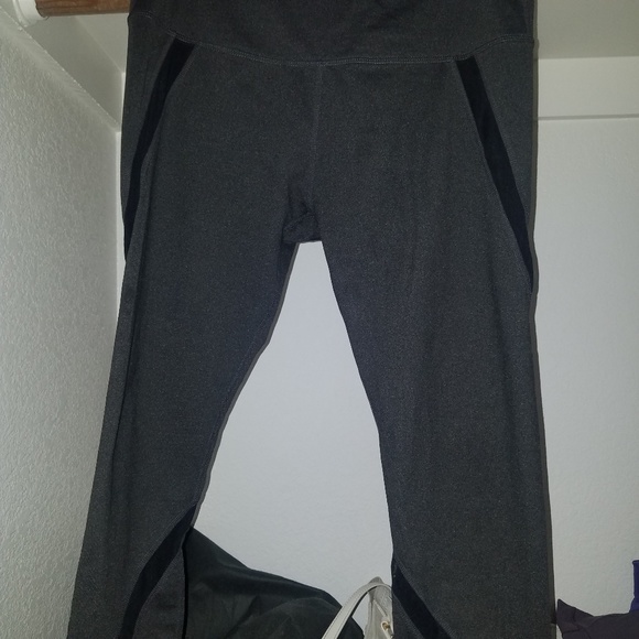Fabletics Capri Dark Grey with Black Mesh Size L - Picture 1 of 3